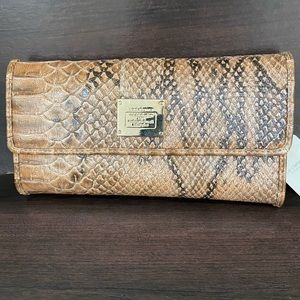 New With Tags Liz Claiborne Snakeskin Leather Wallet